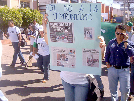 Periodistas hondureños exigen protección a la libertad de expresión y la vida