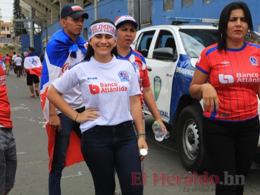 Aficionados de Olimpia y Motagua comienzan a llenar el Estadio Nacional