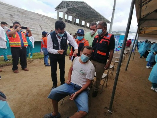 Así se desarrolla la segunda jornada del 'Vacunatón' en siete departamentos de Honduras