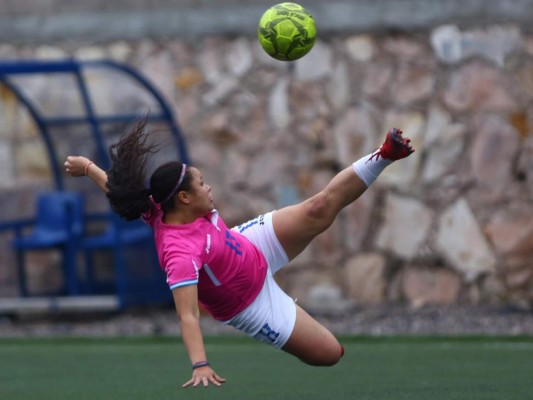 Abandonado y rezagado el fútbol femenino en Honduras