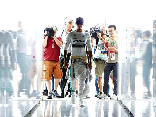 Lewis Hamilton en ocho fotografías de asombro