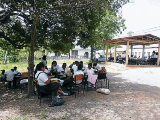 Honduras sufre brutal rezago en todas las áreas del sistema educativo público