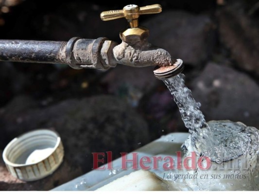 Reportan bajo suministro de agua en colonias capitalinas