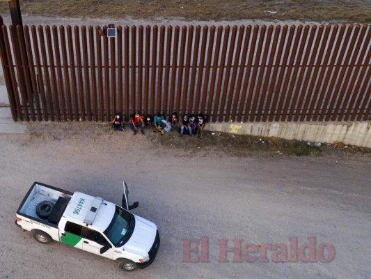 Las imágenes que el gobierno Biden ha intentado ocultar de migrantes en la frontera