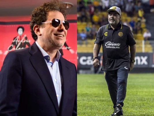 Con rancheras, Andrés Calamaro festeja residencia de Diego Maradona en México