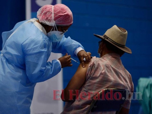 UNAH propone a la Sesal aprobar ensayo para el cruce de vacunas anticovid