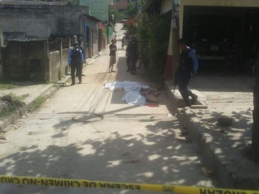 Desconocidos en motocicleta acribillan a dos personas en Choloma, Cortés