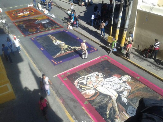 FOTOS: Alfombras con color y tradición en Tegucigalpa