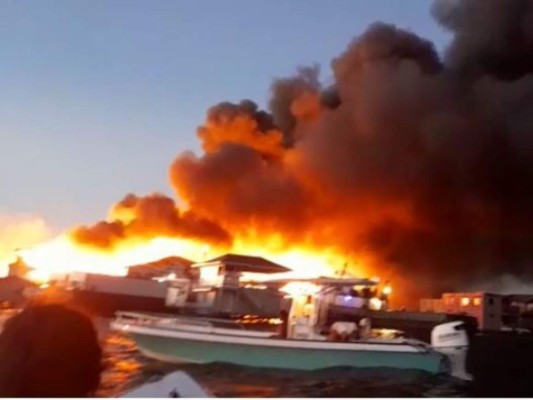 Tragedia en Guanaja: personas heridas y viviendas consumidas por pavoroso incendio
