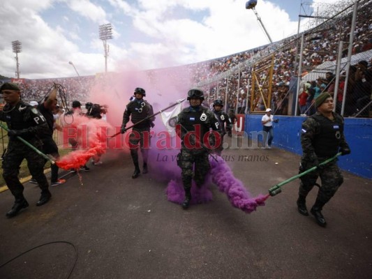 Militares hacen exhibición de poderío y disciplina en desfiles patrios