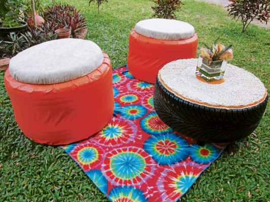 Instalan fábrica de muebles de llantas usadas en el sur