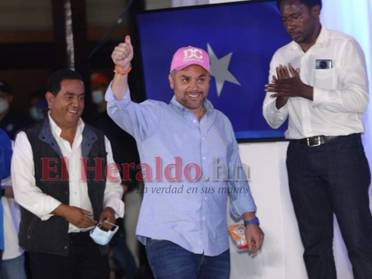 Desde su búnker, Partido Nacional asegura que resultados les favorecen (Fotos)