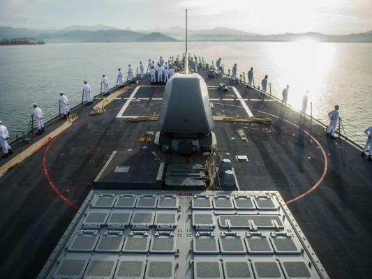 Diez desaparecidos y 5 heridos tras colisión de destructor de EEUU en el este de Singapur