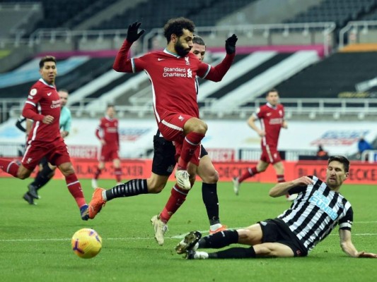 El líder Liverpool vuelve a tropezar con un empate en Newcastle