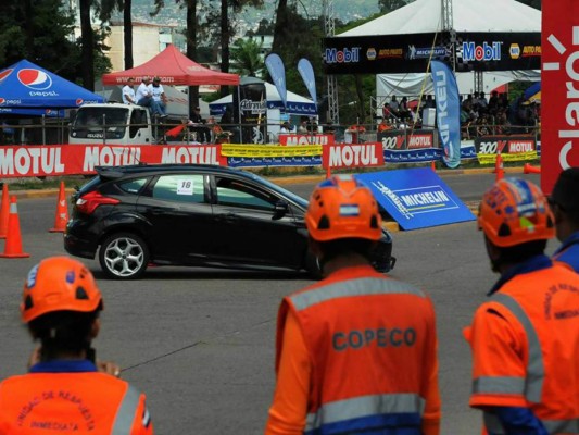 El bulevar Juan Pablo II vibró con el primer AutoCross