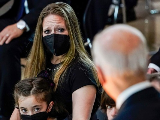 Joe Biden rinde homenaje a policía que fue arrollado frente al Capitolio&nbsp;&nbsp;