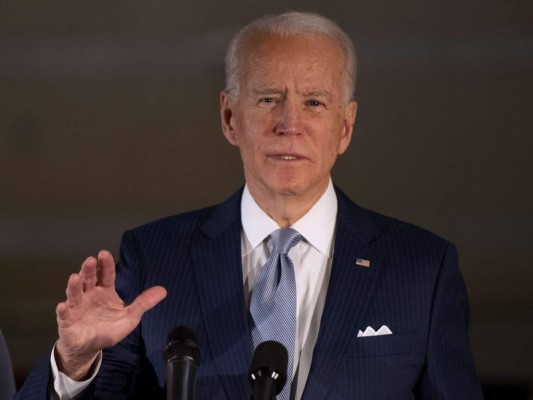 Biden tiende la mano a Sanders: 'Juntos venceremos a Trump'