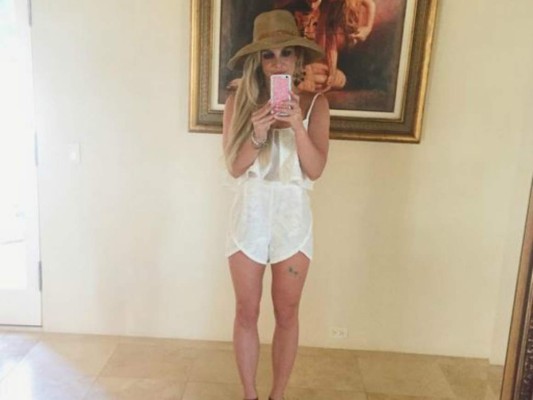 Britney Spears publica sensual video bañando en la piscina