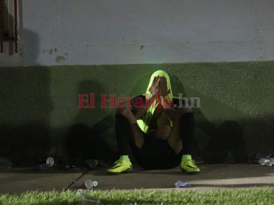 FOTOS: Tristeza, lágrimas y dolor en los jugadores del Olancho FC tras perder la final de la Liga de Ascenso ante Real Sociedad