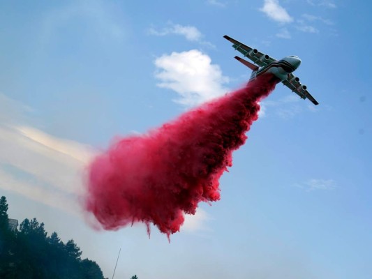 Las imágenes más impactantes del incendio Bobcat que arrasa California