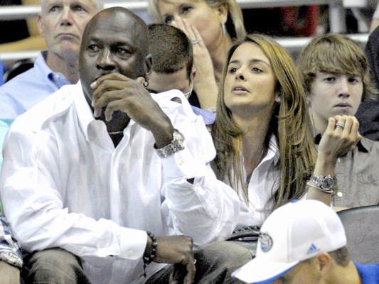 Michael Jordan se casará con exnovia del cantante español Julio Iglesias