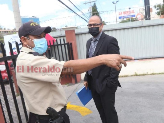 Así acudió Diego Vazquez al Conadeh para pedir que respeten sus derechos (FOTOS)