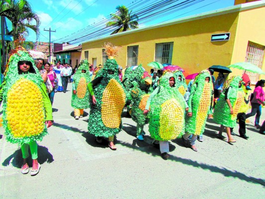 Con alegría y tradición inicia Festima 2014