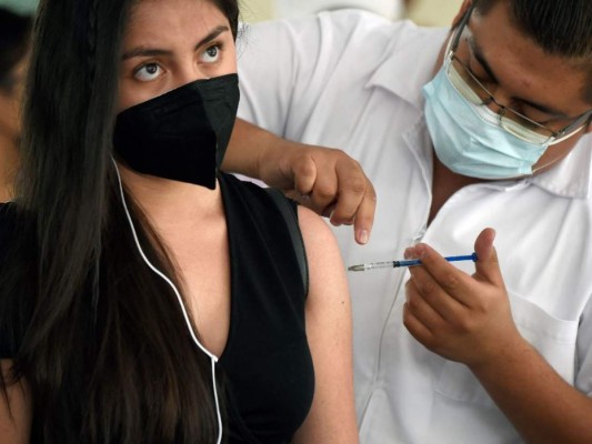 Bolivia reanuda aplicación de segunda dosis de Sputnik V tras entrega de Rusia