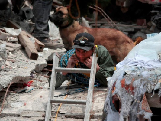 Esperanza de rescatar sobrevivientes de sismo en México rebasa expectativas
