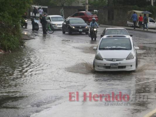 Cuña de alta presión seguirá dejando tormentas este jueves en Honduras
