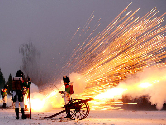 El mundo saluda al 2012 y dice adiós a un difícil año viejo
