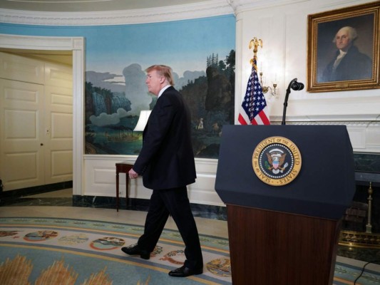 Trump anuncia reunión este viernes con víctimas de masacre en Florida