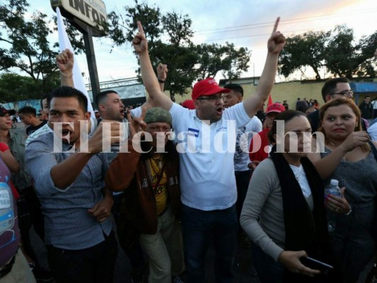 Impactantes imágenes de las marchas del Partido Nacional y Oposición