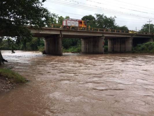 Miles de evacuados por lluvias que azotan a Honduras