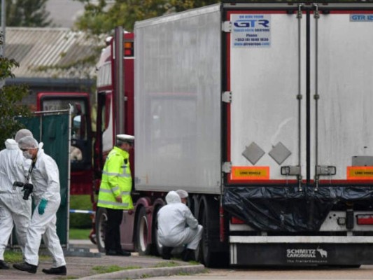 Dos nuevos sospechosos por hallazgo de 39 cadáveres en un camión