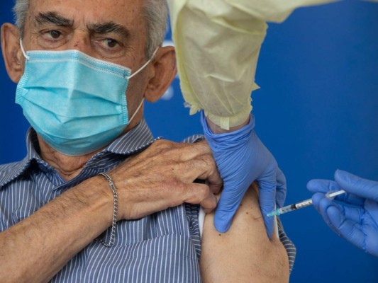 AstraZeneca dice que su vacuna contra el covid-19 tiene la 'fórmula ganadora'