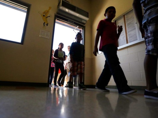 Estados Unidos reduce espacios para albergar a familias migrantes