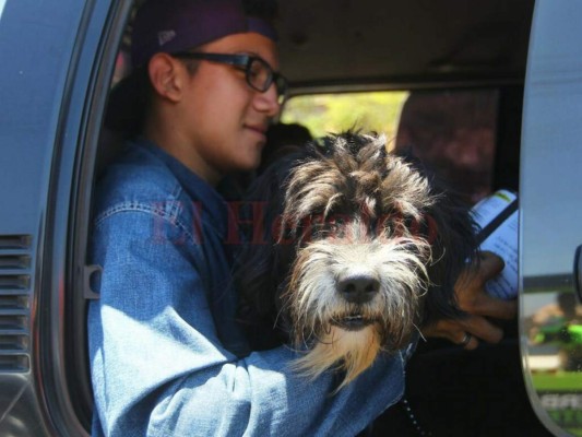 Veraneantes abandonan masivamente la capital rumbo al norte y sur de Honduras