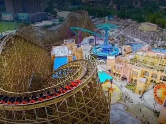 FOTOS: Así es el peligroso tobogán más grande del mundo en el que murieron dos personas