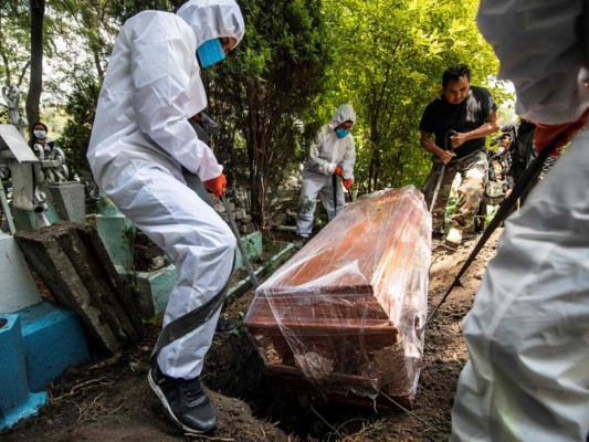 Covid-19 deja 712 mil muertos en el mundo, mientras EEUU levanta aviso de viajes