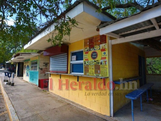 Abandonados y desolados, así lucen los negocios de la UNAH a dos años sin clases presenciales