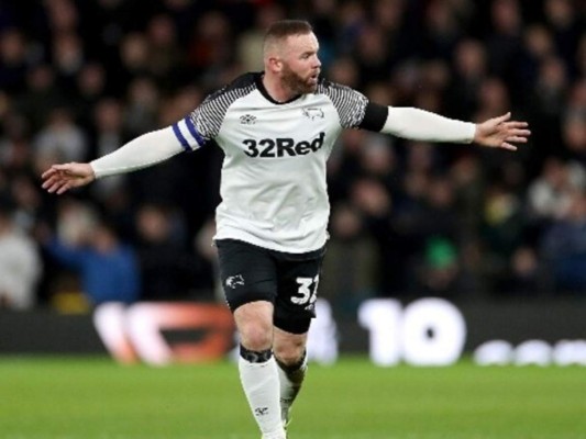 Rooney debuta con triunfo y asistencia con el Derby County