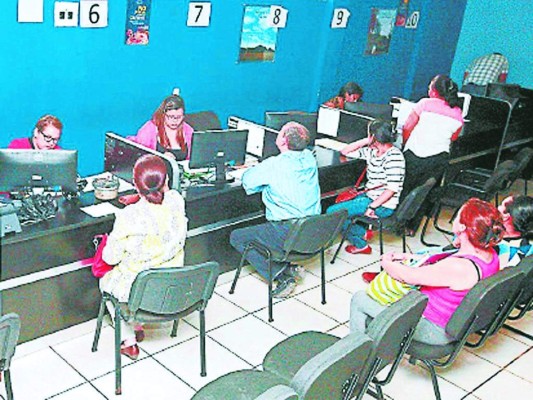 Casi 832,000 consumidores promedió la EEH en marzo