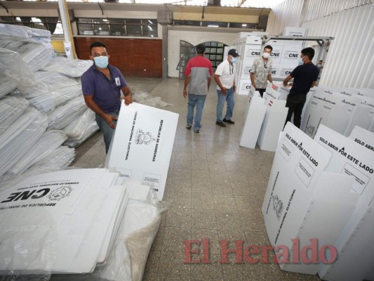 CNE ultima detalles para entrega de maletas electorales para elecciones primarias (FOTOS) &nbsp;&nbsp;