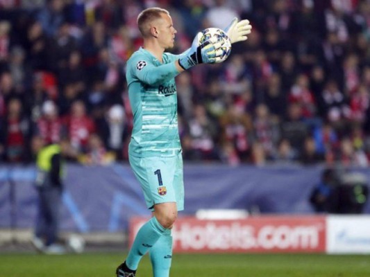 Ter Stegen, operado de la rodilla derecha, será baja hasta noviembre