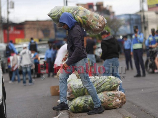 FOTOS: Ventas ambulantes, protestas y desalojos, hondureños no acatan medidas