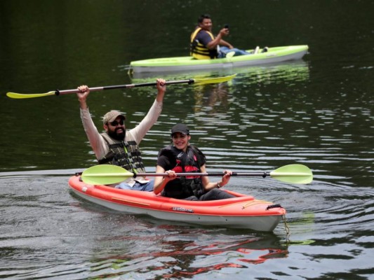 Lago Fest: un paraíso para senderismo, kayak y avistamiento de aves