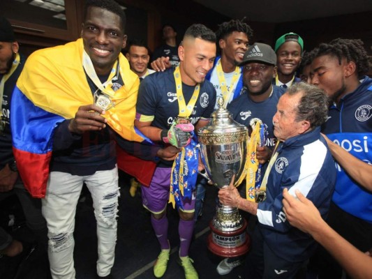 Motagua celebró por todo lo alto la copa 16 en el camerino