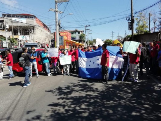 Por elevados costos y promesas incumplidas protestas mototaxistas en la capital (FOTOS)