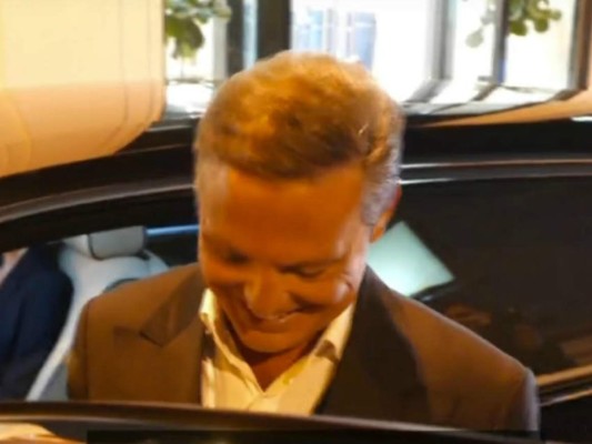 Video: Un simpático Luis Miguel sorprende a sus fanáticos en Los Ángeles